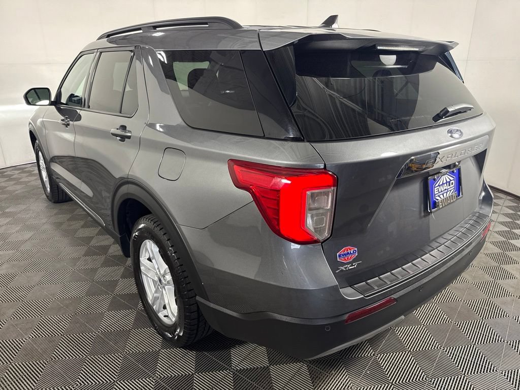 Used 2024 Ford Explorer XLT AWD/4WD image 7