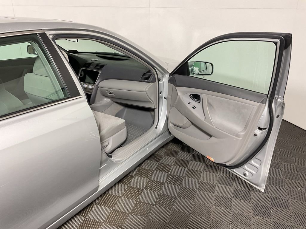 Used 2011 Toyota Camry LE image 25