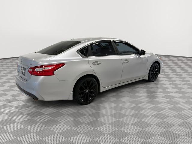 Used 2016 Nissan Altima 2.5 SL w/ 2.5 Technology Package image 11