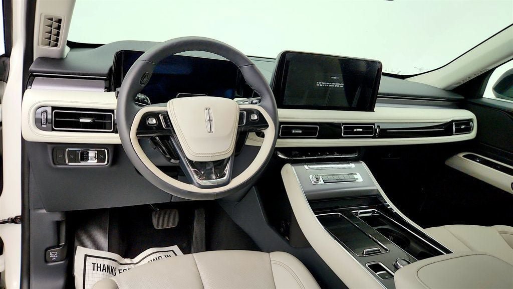 Used 2025 Lincoln Aviator 2WD w/ Jet Appearance Package image 12