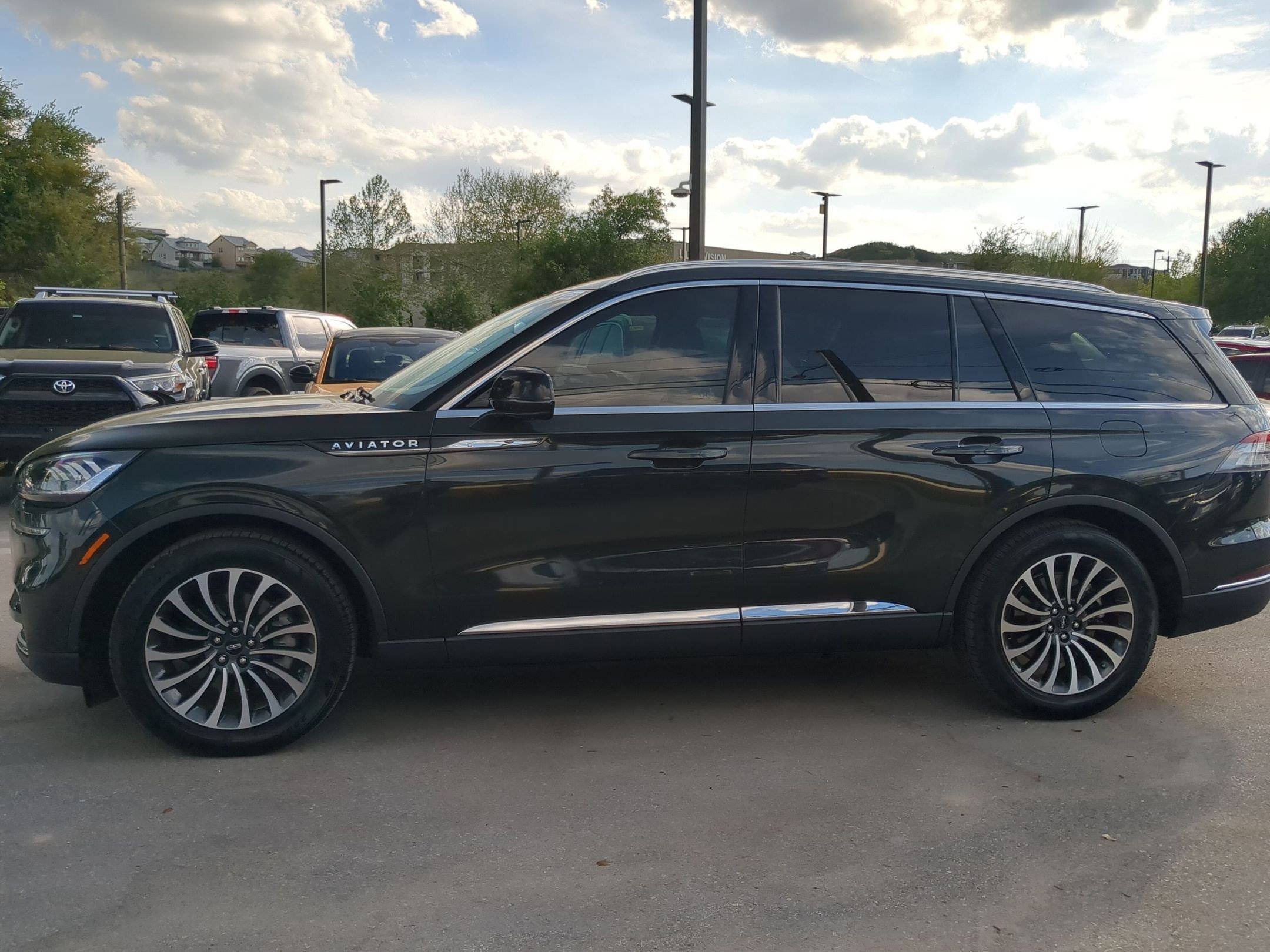 Used 2022 Lincoln Aviator Reserve image 6