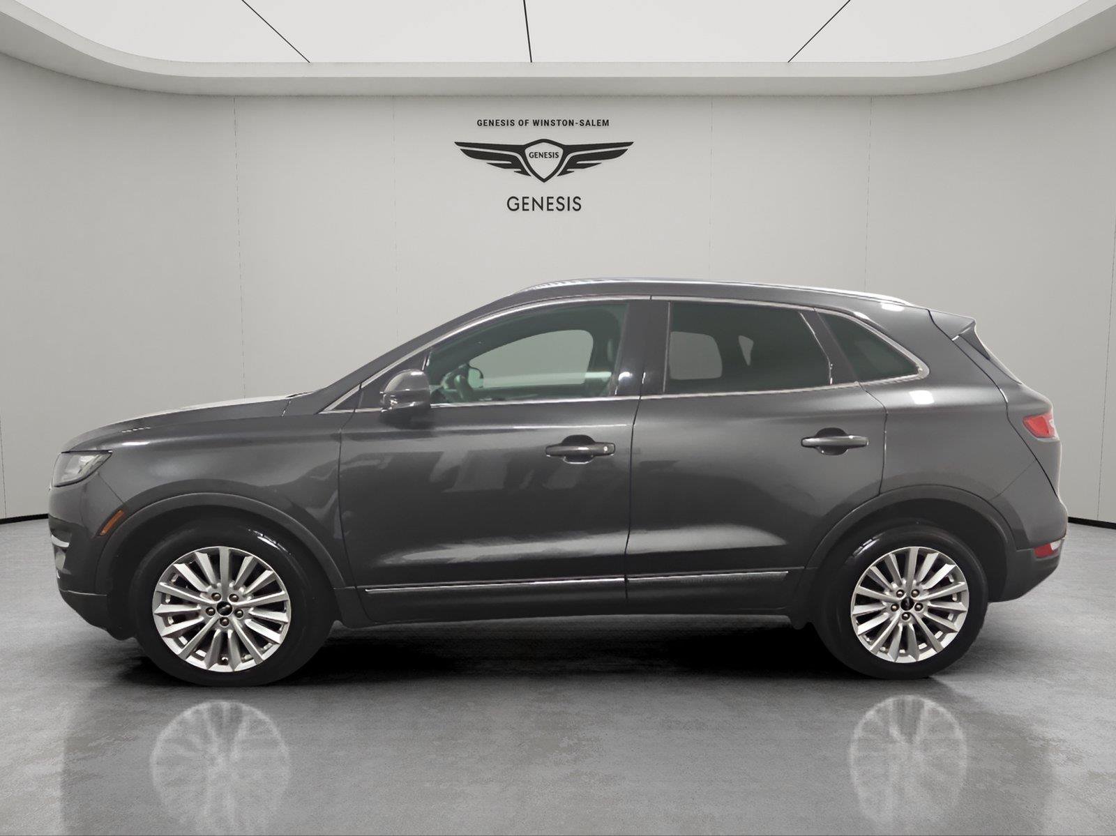 Used 2019 Lincoln MKC Premiere FWD image 2