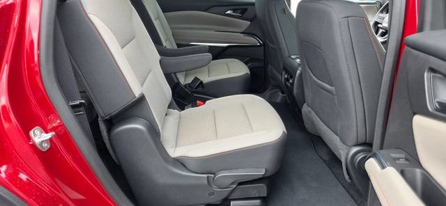 Used 2025 Chevrolet Traverse LT FWD image 15