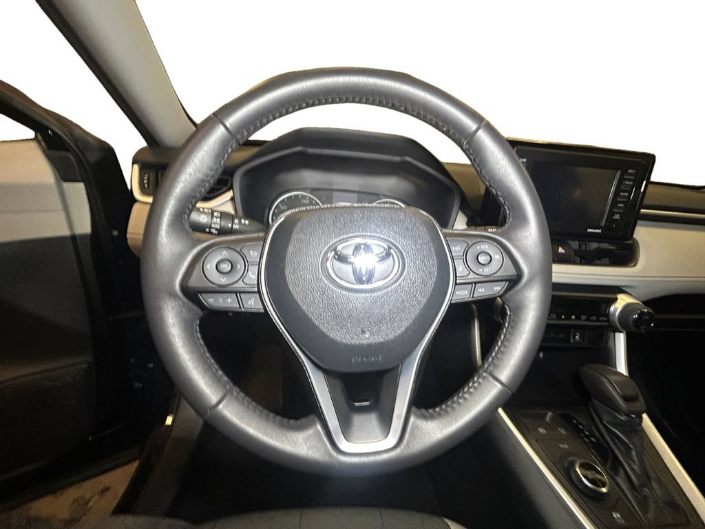 Used 2021 Toyota RAV4 XLE w/ Convenience Package AWD/4WD image 12