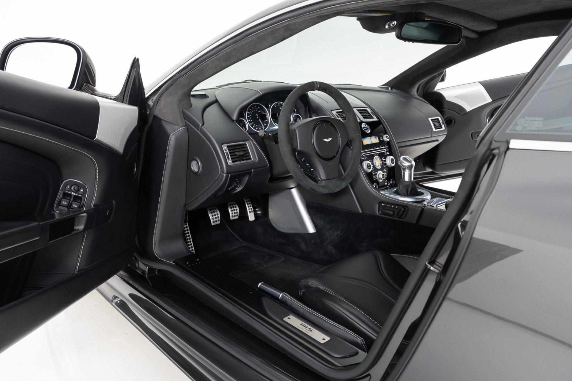 Used 2011 Aston Martin DBS Coupe RWD image 13