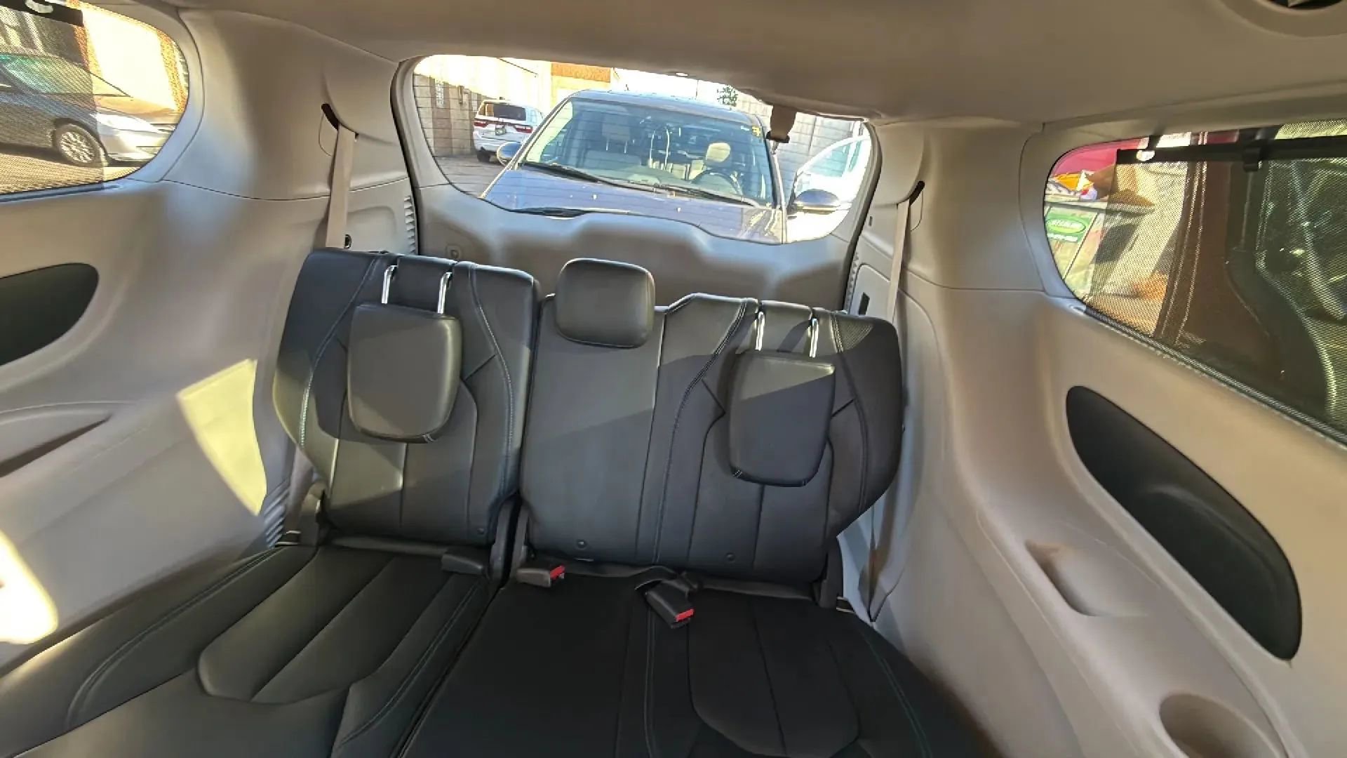 Used 2021 Chrysler Pacifica Touring-L image 29