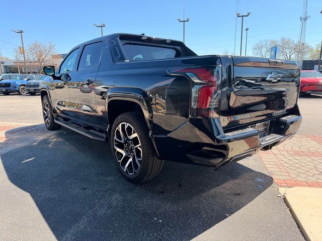Used 2025 Chevrolet Silverado EV RST AWD/4WD image 7