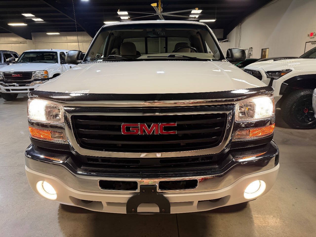 Used 2007 GMC Sierra 2500 SLE w/ Heavy-Duty Power Package RWD image 7