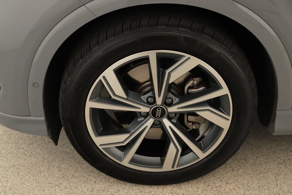Certified 2024 Audi Q4 e-tron Premium Plus w/ Premium Plus AWD/4WD image 33