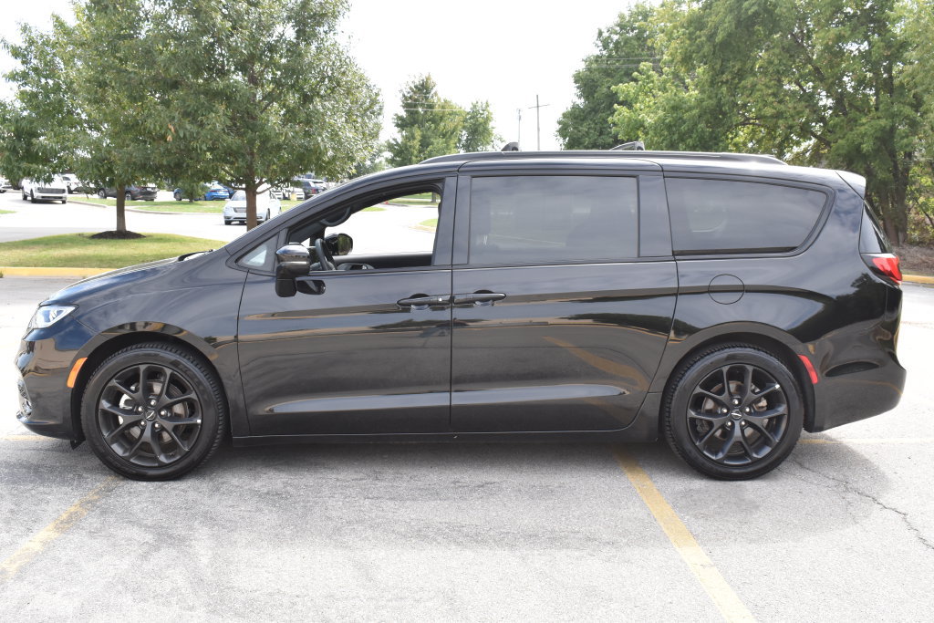 Used 2025 Chrysler Pacifica Limited FWD image 10
