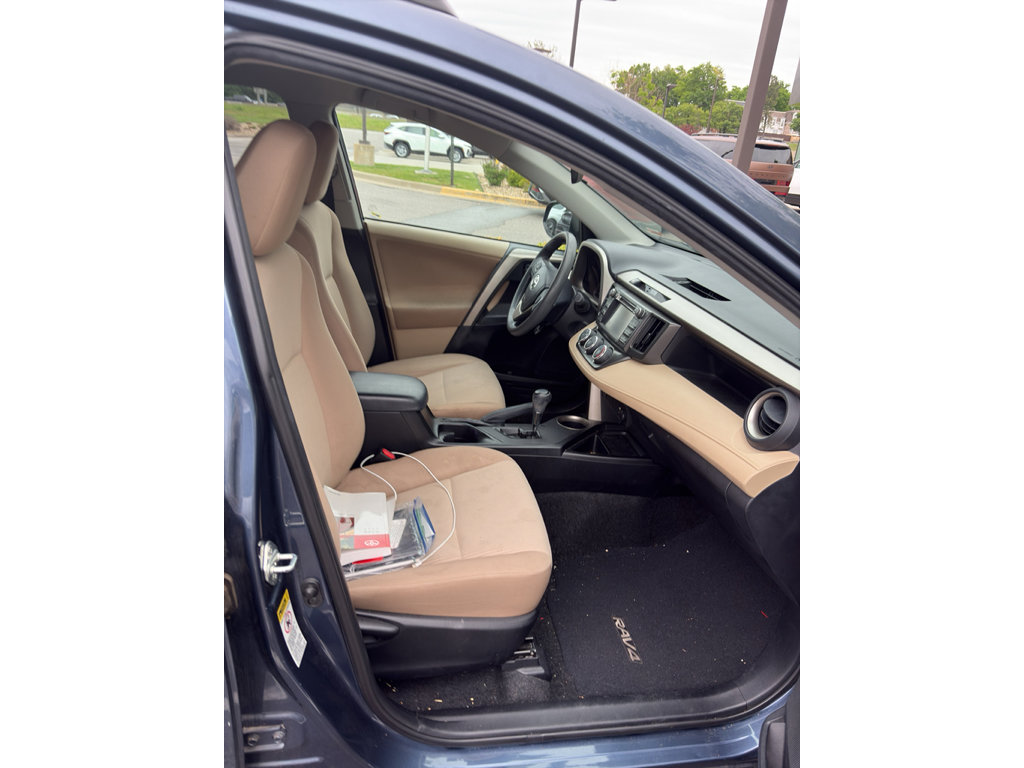 Used 2013 Toyota RAV4 LE FWD image 4