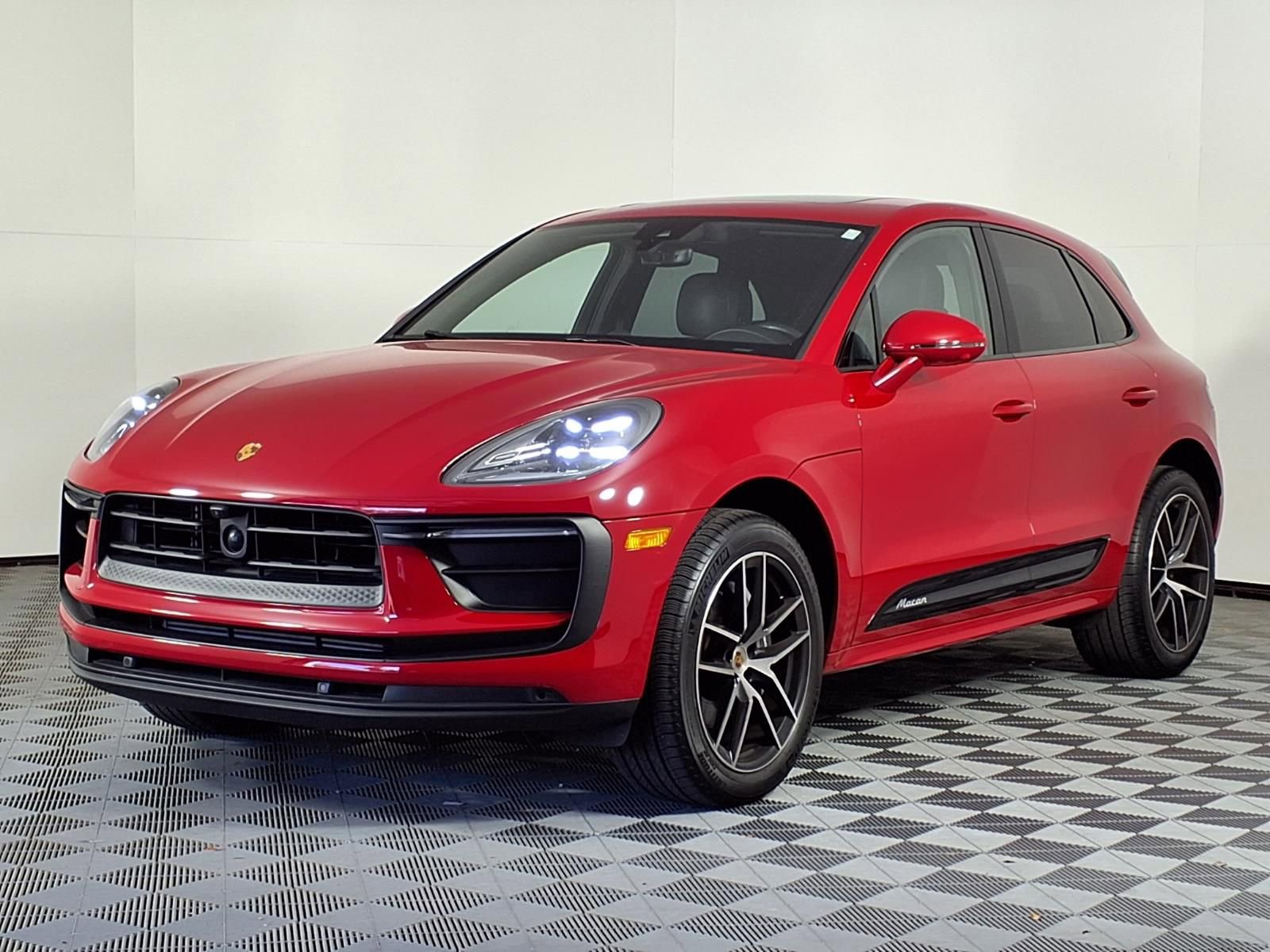 Used 2024 Porsche Macan Turbo image 3