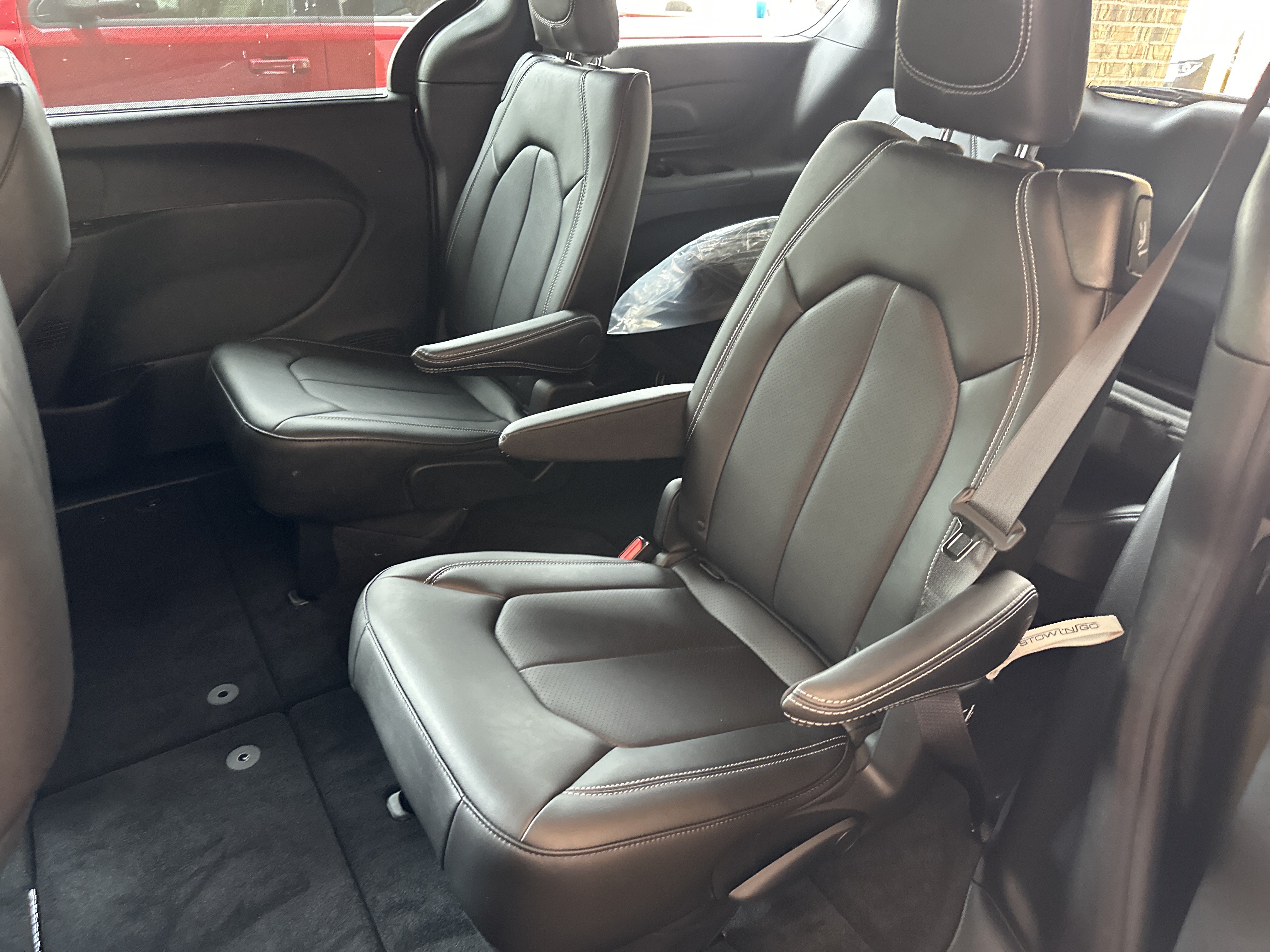 New 2027 Chrysler Pacifica Select AWD/4WD image 23