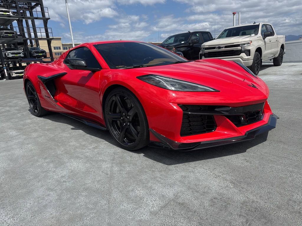 Used 2023 Chevrolet Corvette Z06 w/ Z07 Performance Package RWD image 3