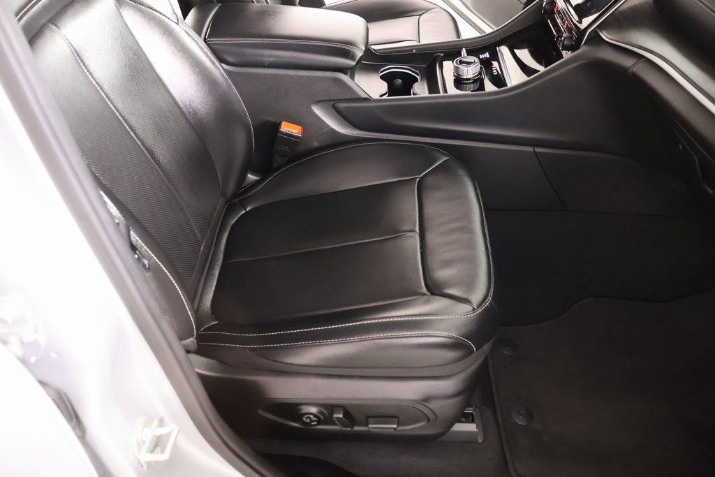 Used 2024 Jeep Grand Cherokee L Limited w/ Luxury Tech Group II image 15