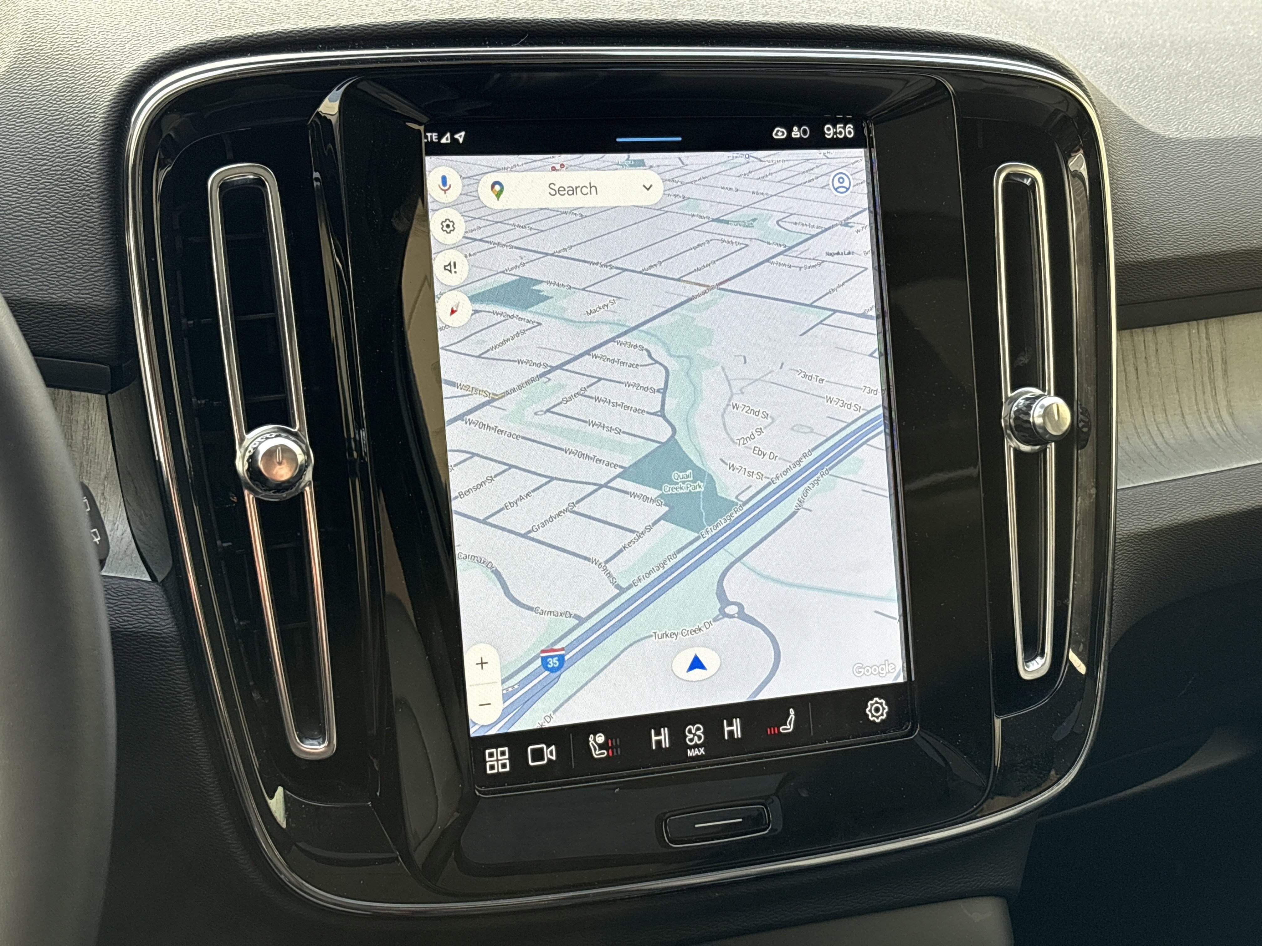 Used 2025 Volvo XC40 B5 Core image 24