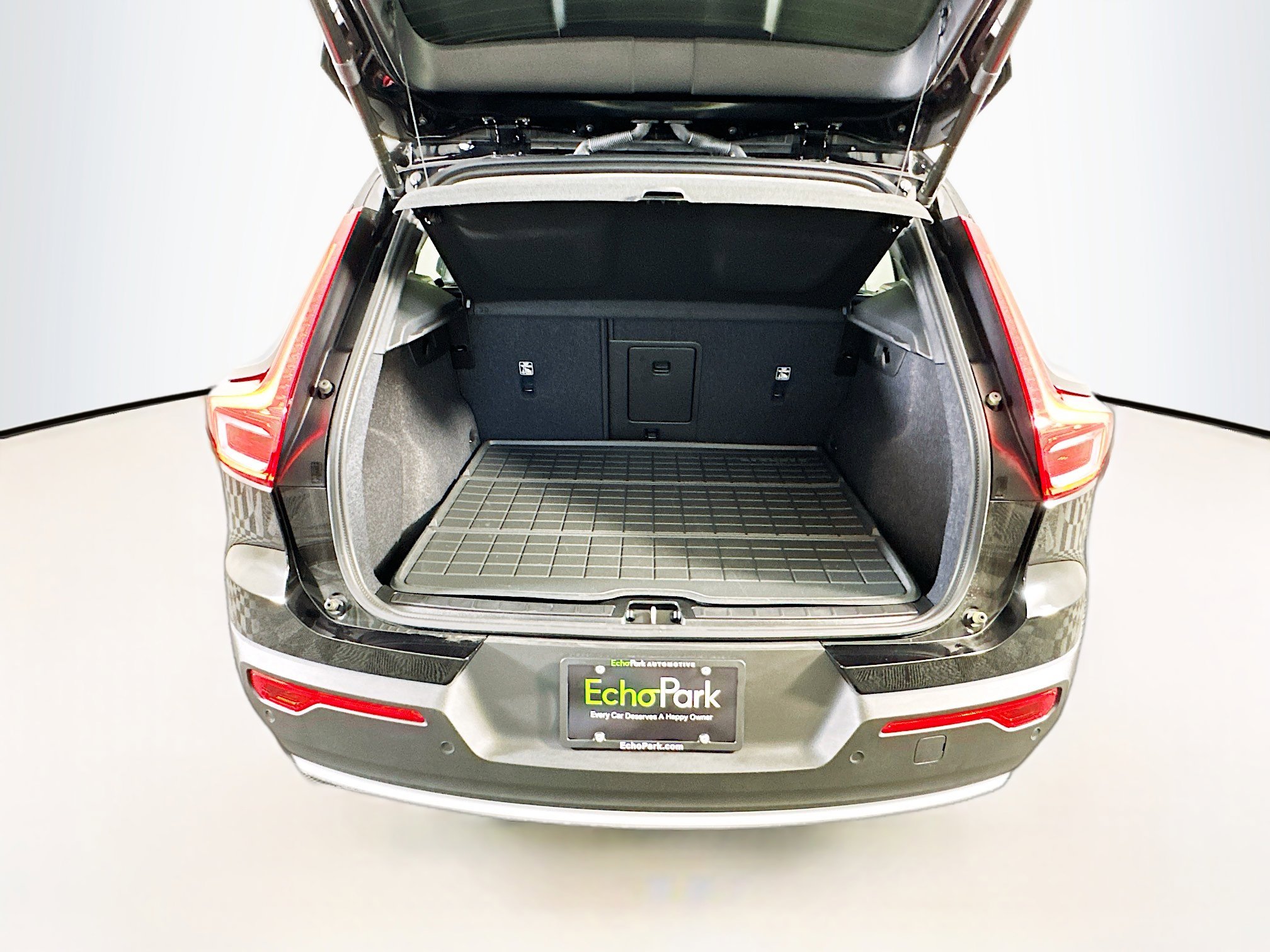 Used 2025 Volvo XC40 B5 Core w/ Protection Package Premier image 30