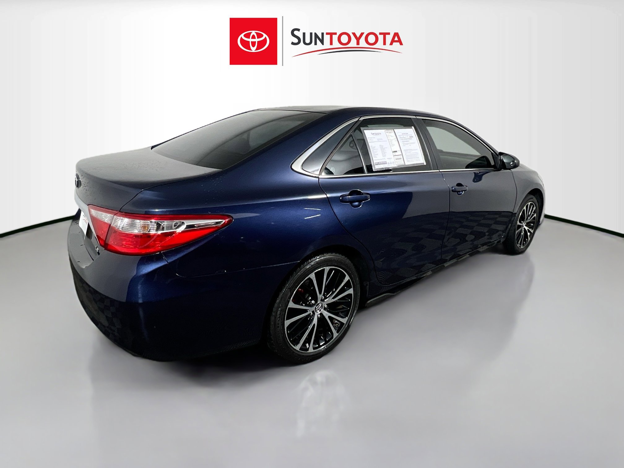 Used 2015 Toyota Camry LE image 4