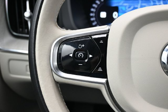 Used 2024 Volvo XC60 B5 Plus AWD/4WD image 25