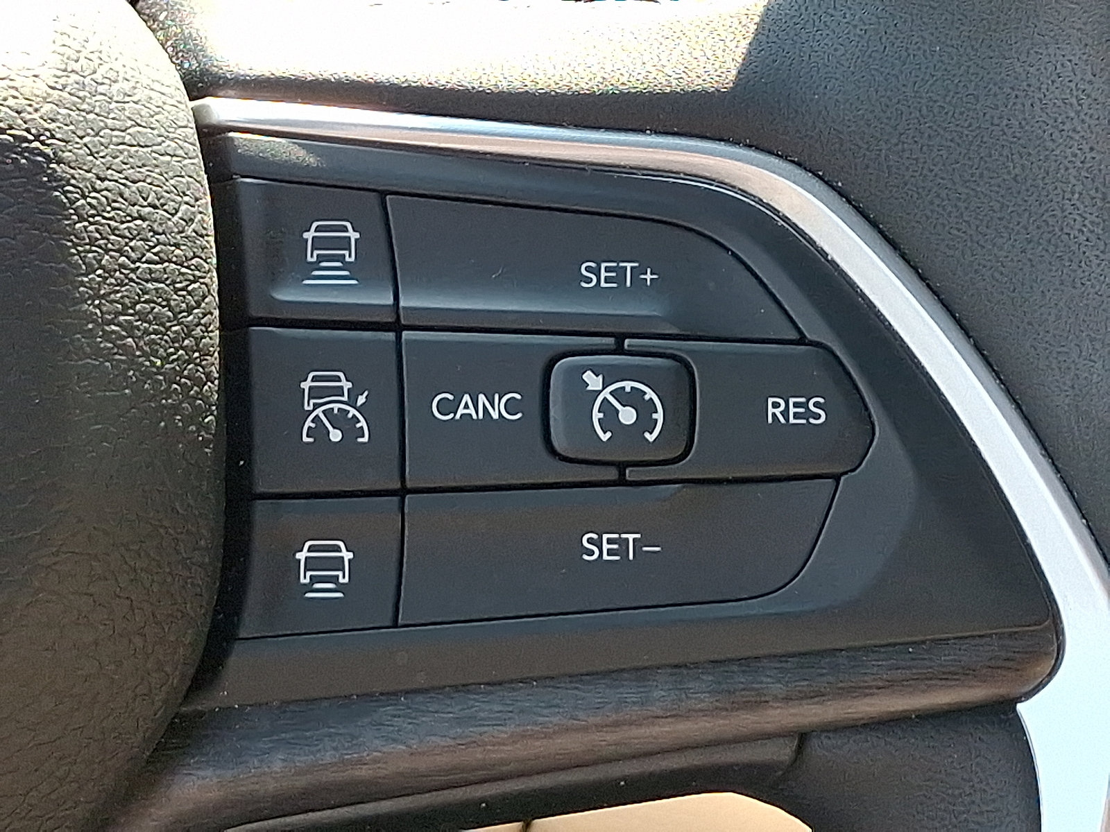 Used 2023 Jeep Grand Cherokee L Limited w/ Luxury Tech Group II AWD/4WD image 23