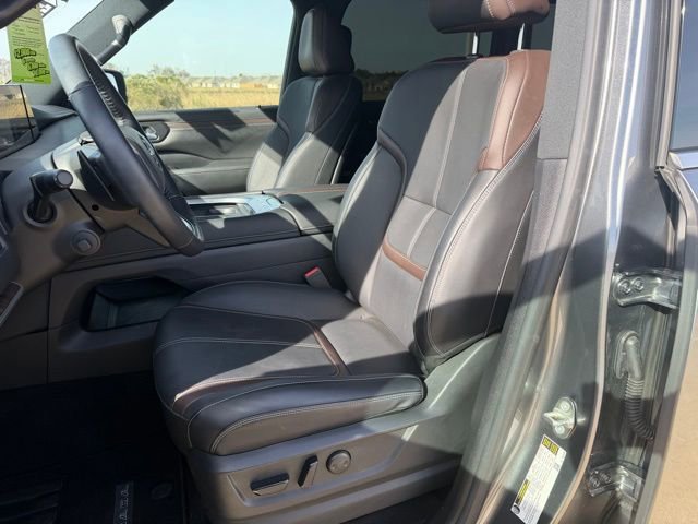 Used 2025 Nissan Armada SL w/ Captain's Chari Seat Package image 13