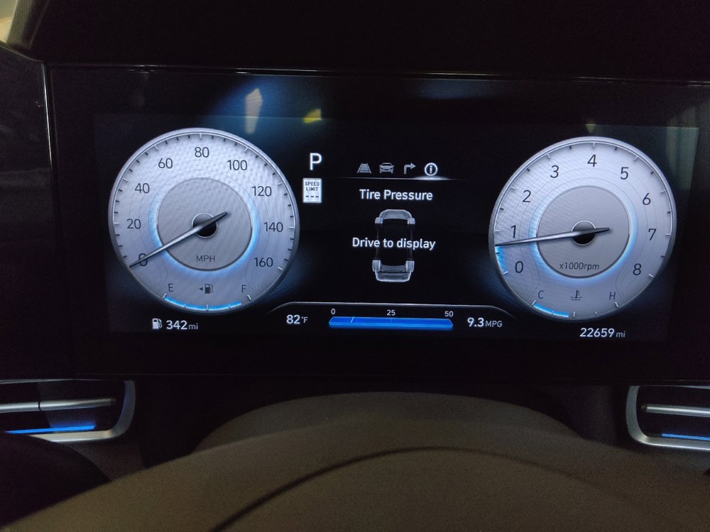 Used 2025 Hyundai Elantra SEL FWD image 23