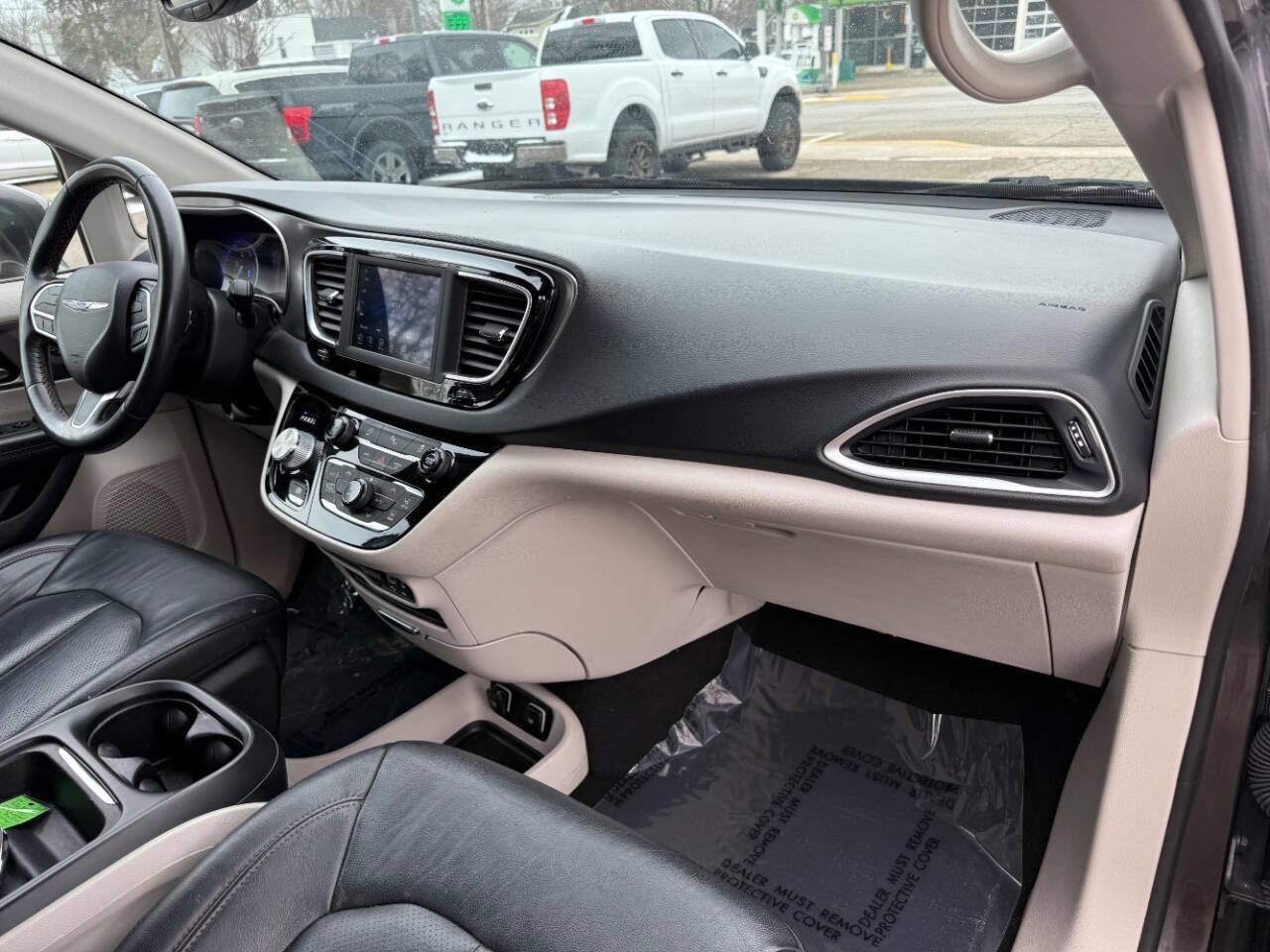 Used 2020 Chrysler Pacifica Touring-L FWD image 33