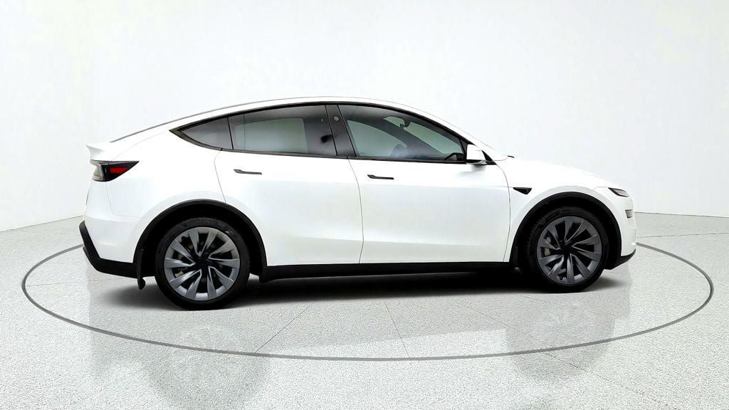 Used 2026 Tesla Model Y Long Range RWD image 4