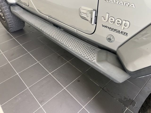 Used 2018 Jeep Wrangler Unlimited Sahara AWD/4WD image 6