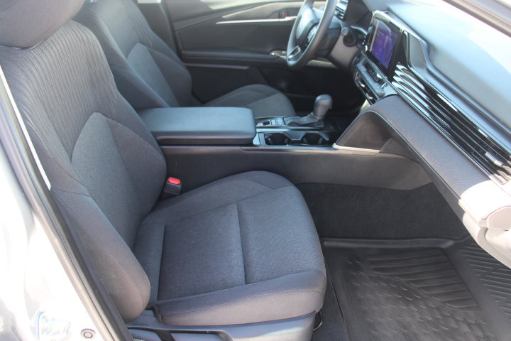 Used 2025 Toyota Camry LE AWD/4WD image 19