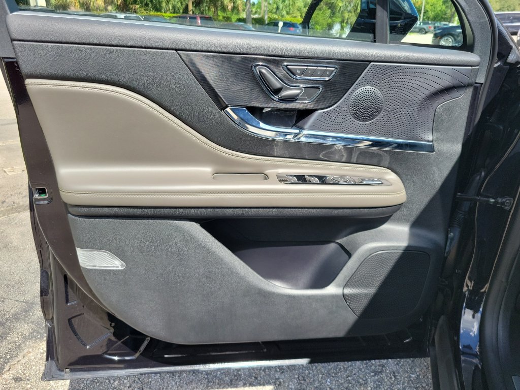 Certified 2023 Lincoln Corsair FWD image 11