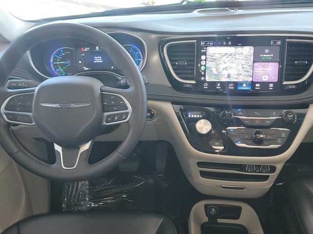 Used 2023 Chrysler Pacifica Touring-L FWD image 12