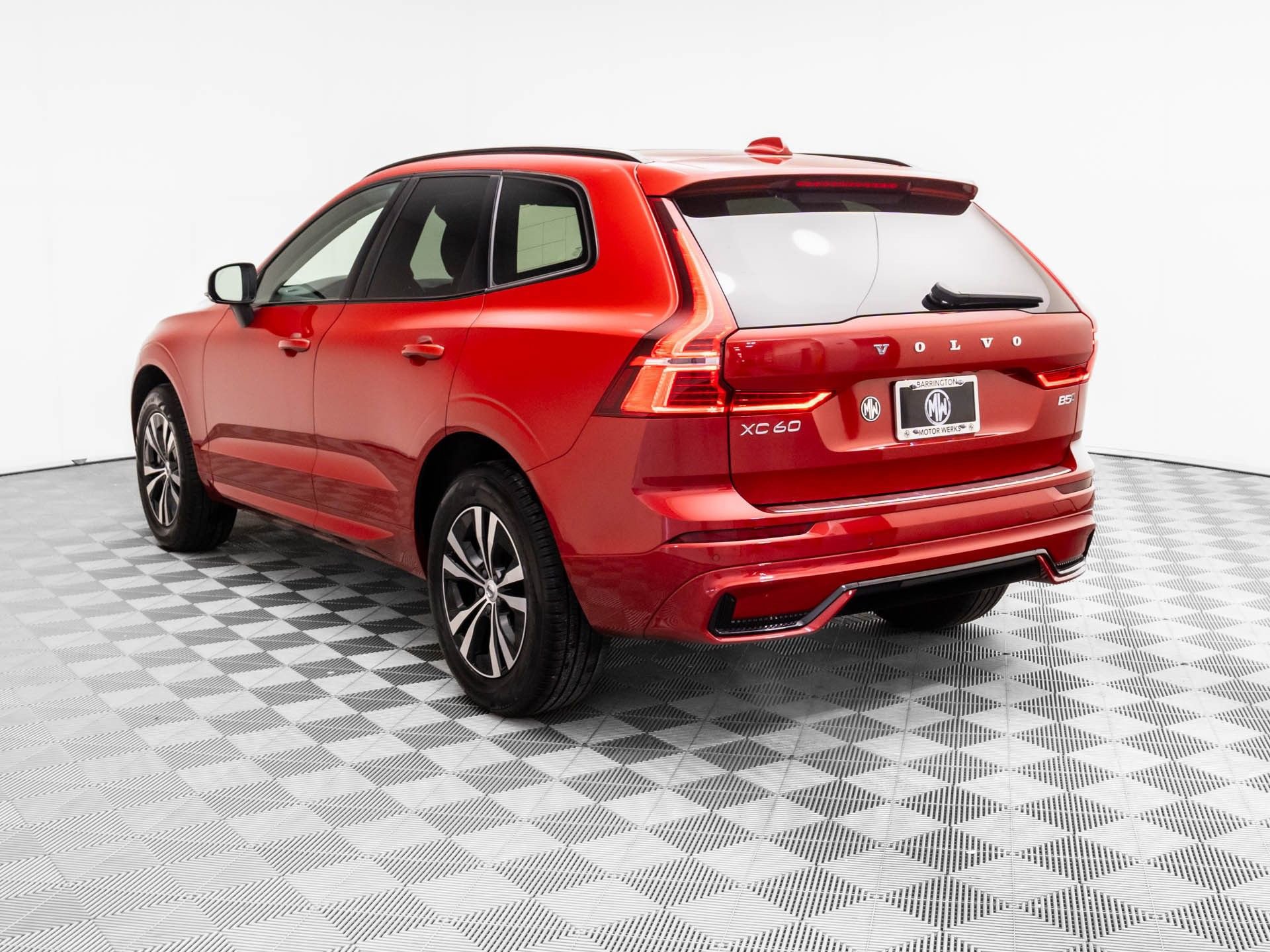 Used 2025 Volvo XC60 B5 Core w/ Protection Package Premier video 3