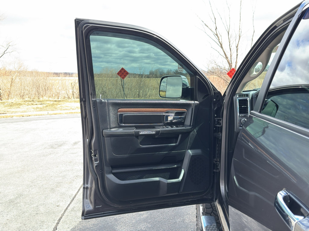 Used 2015 RAM 3500 Laramie image 12