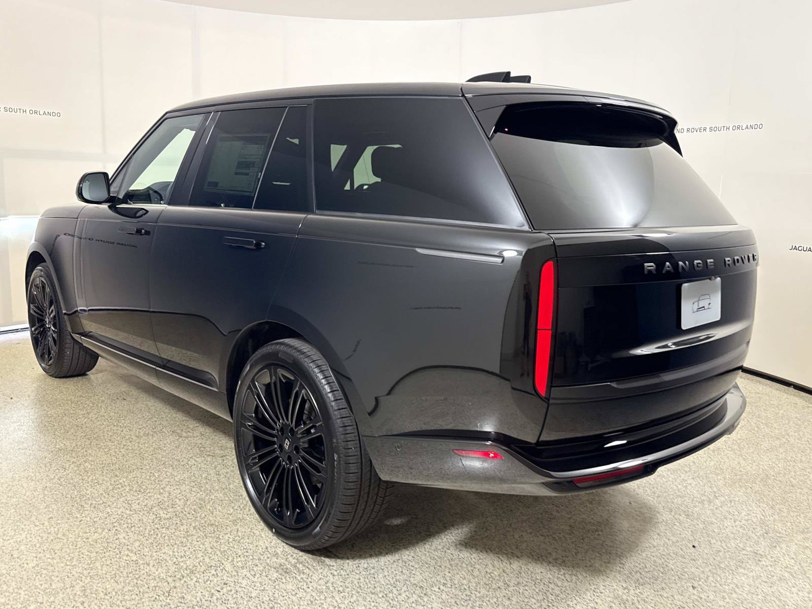 New 2027 Land Rover Range Rover SE AWD/4WD image 3