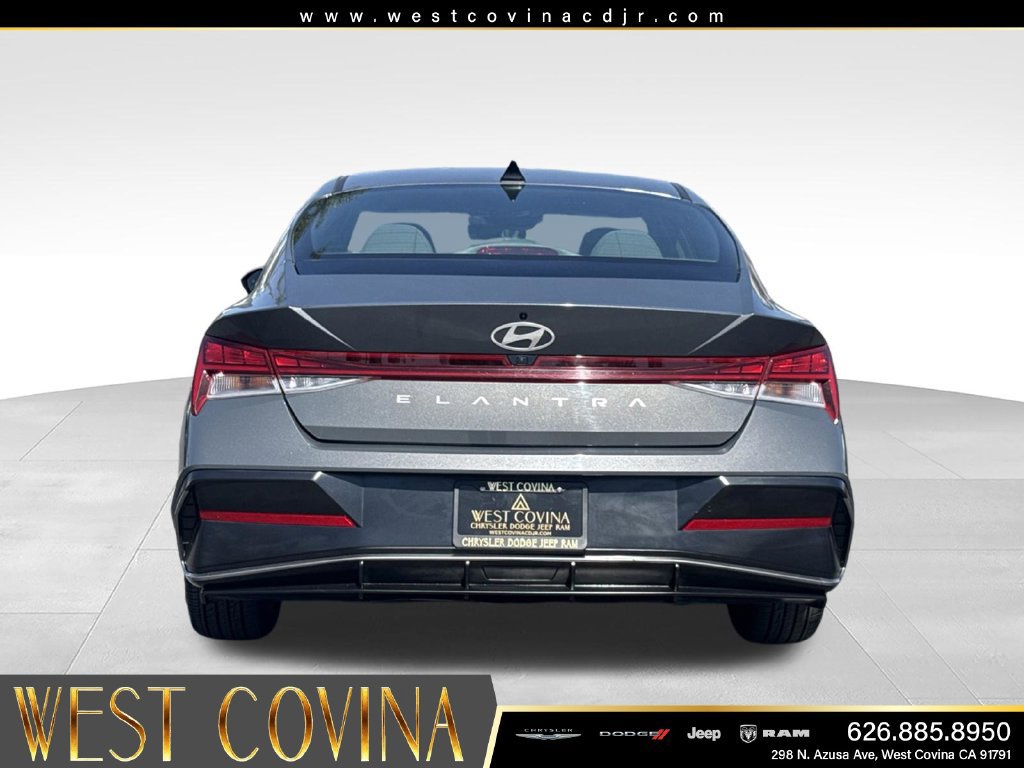 Used 2025 Hyundai Elantra SEL FWD image 9