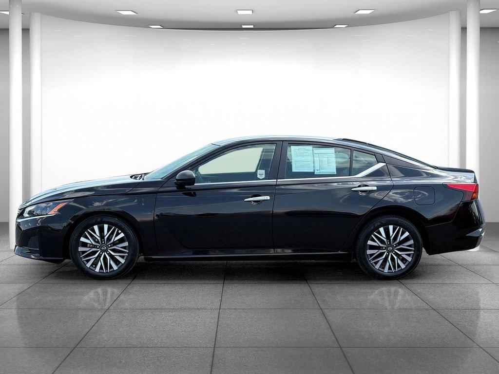 Used 2024 Nissan Altima 2.5 SV FWD image 4
