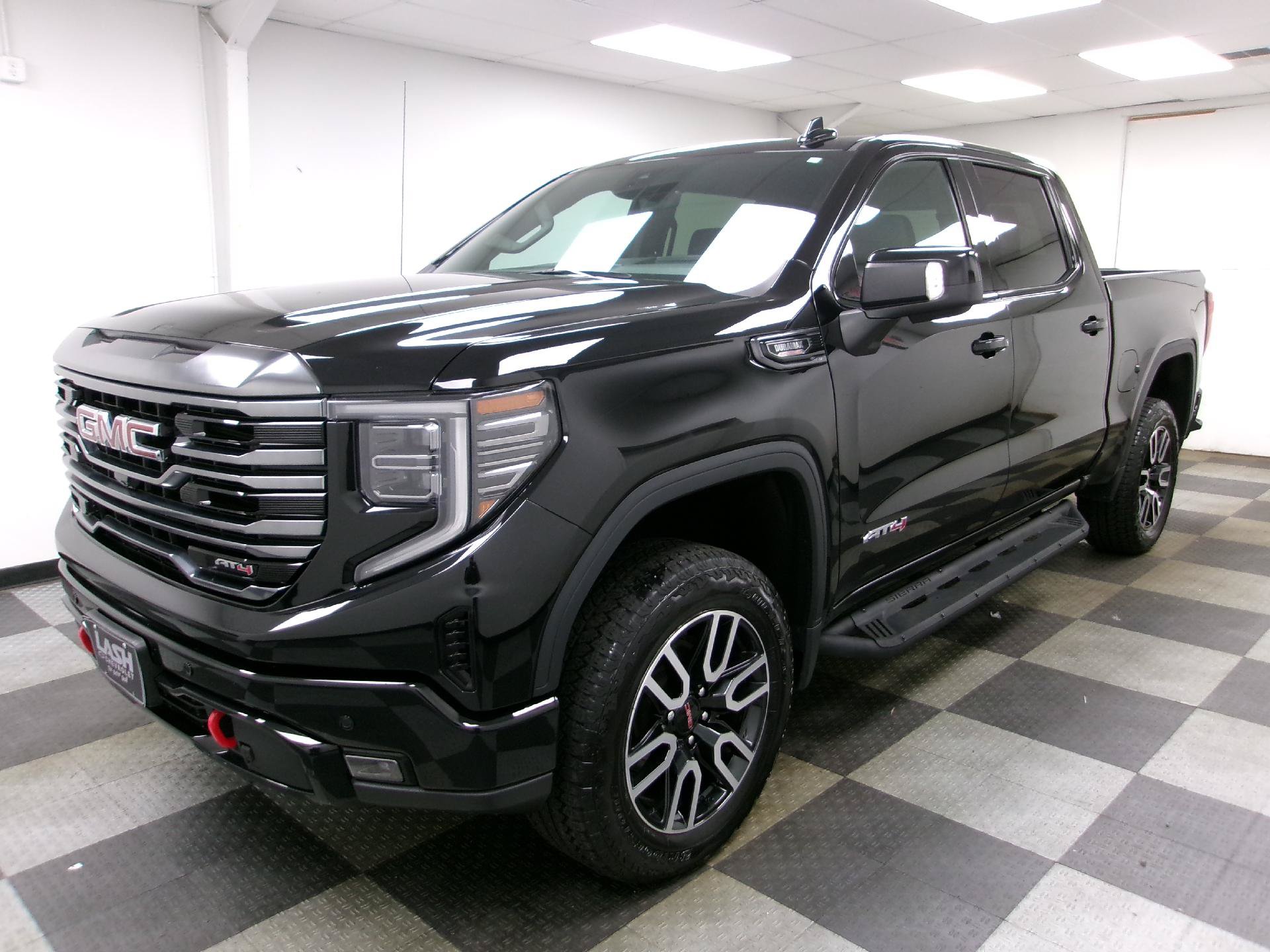 Used 2024 GMC Sierra 1500 AT4 w/ Technology Package AWD/4WD image 1