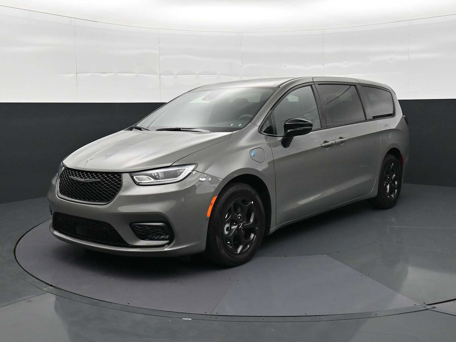 Used 2023 Chrysler Pacifica Limited w/ S Appearance Package