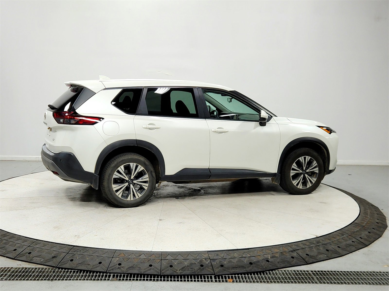 Used 2022 Nissan Rogue SV image 8