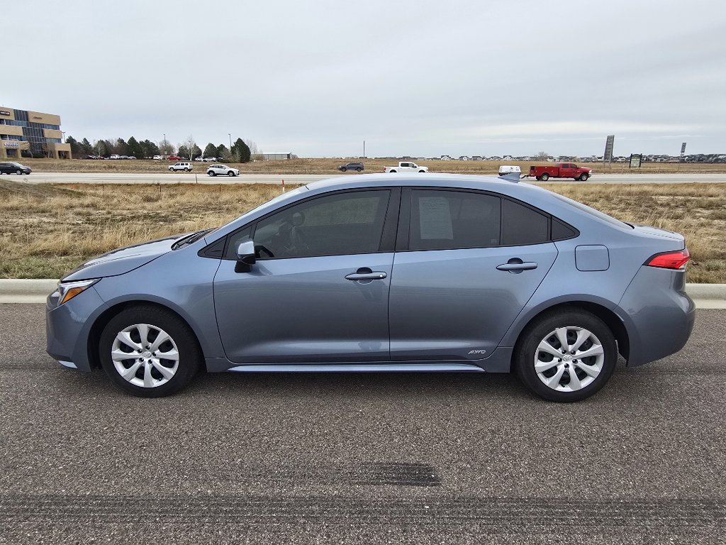 Used 2023 Toyota Corolla LE image 2