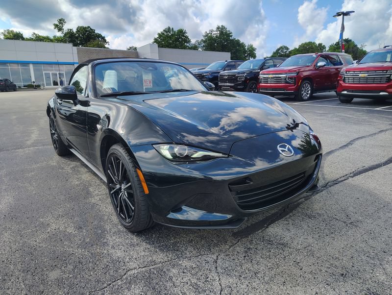 Used 2024 MAZDA MX-5 Miata Grand Touring w/ Appearance Package RWD image 3
