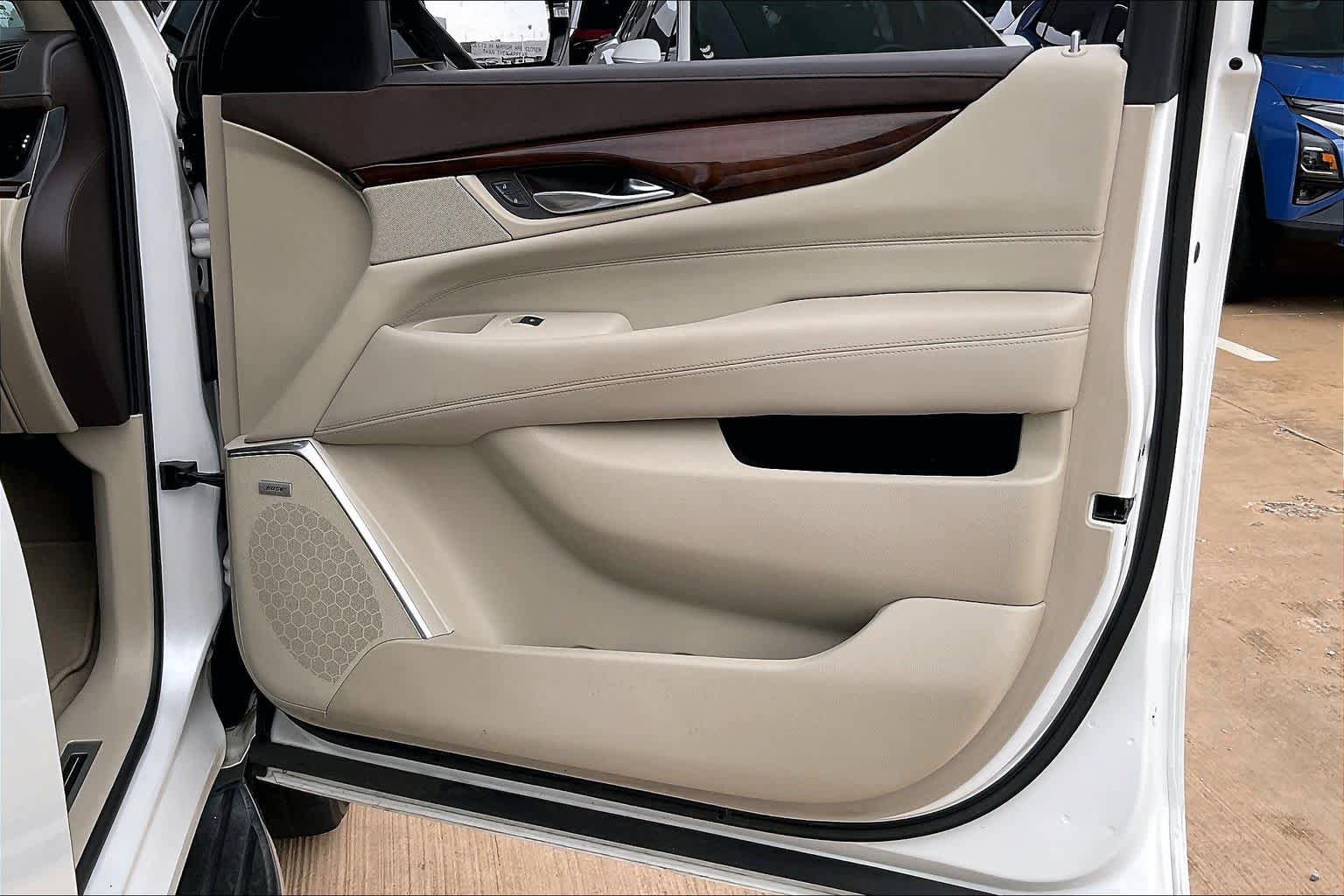 Used 2017 Cadillac Escalade Luxury image 22