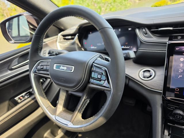 Used 2023 Jeep Grand Cherokee Overland AWD/4WD image 28