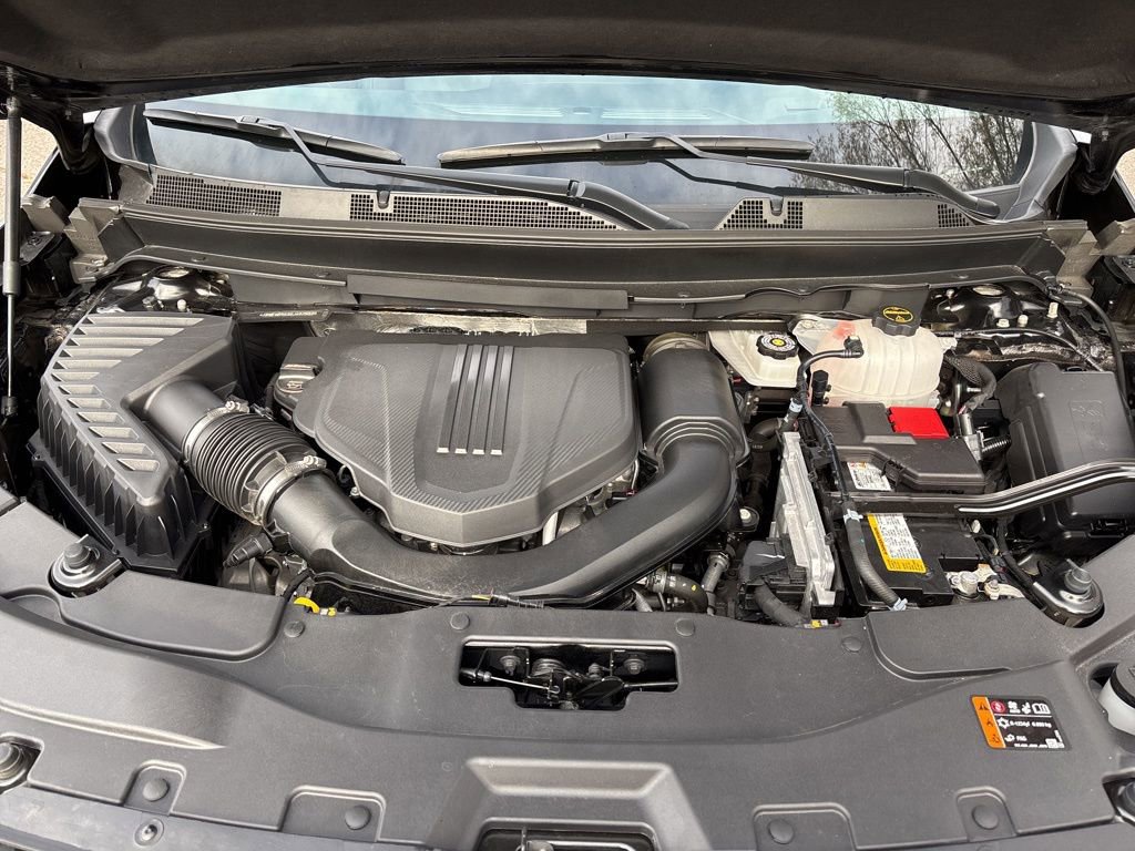 Used 2025 Chevrolet Traverse LT image 11