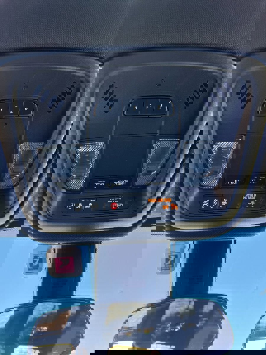 Used 2023 Chevrolet Traverse LT image 24