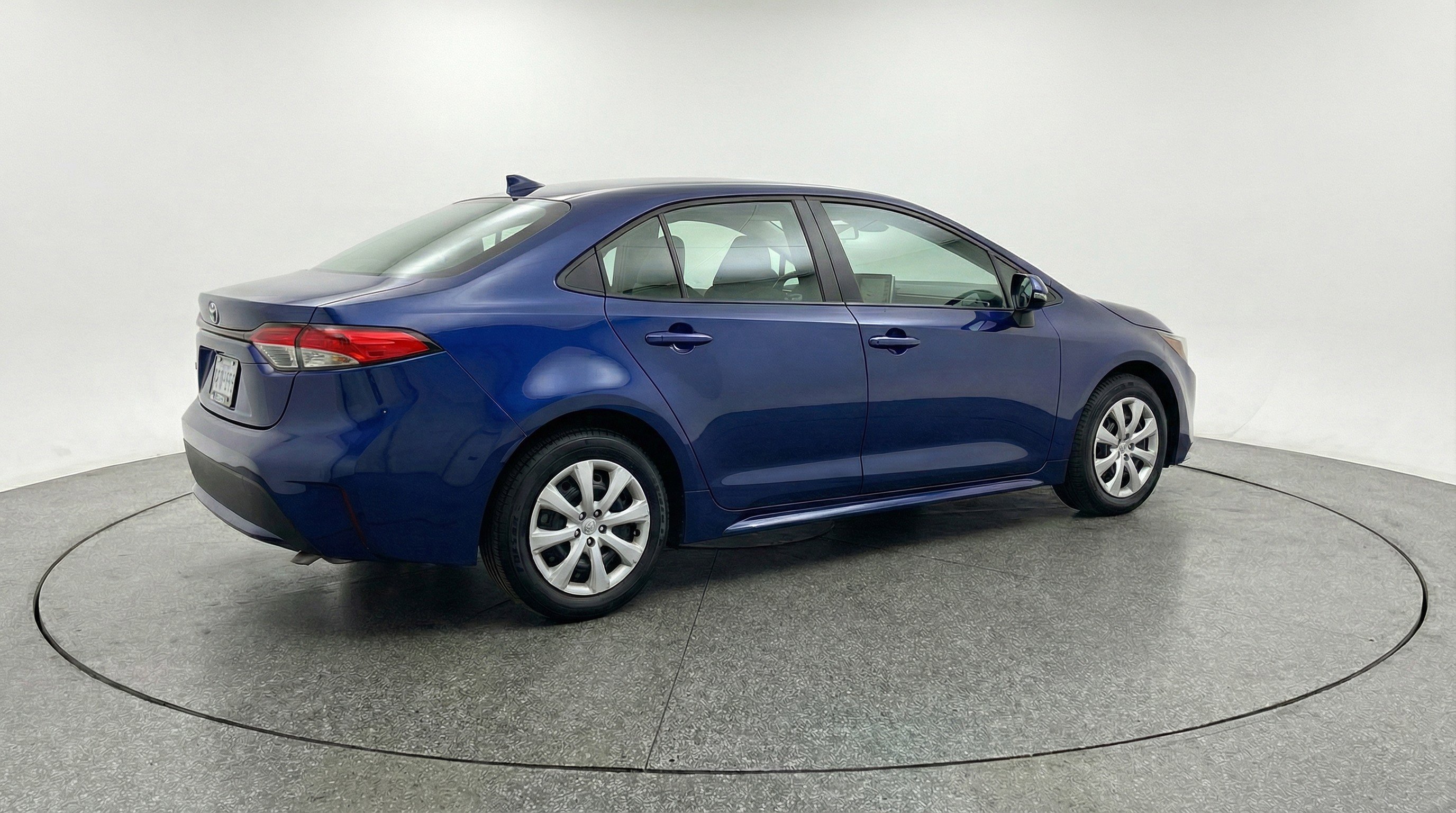 Used 2025 Toyota Corolla LE FWD image 9