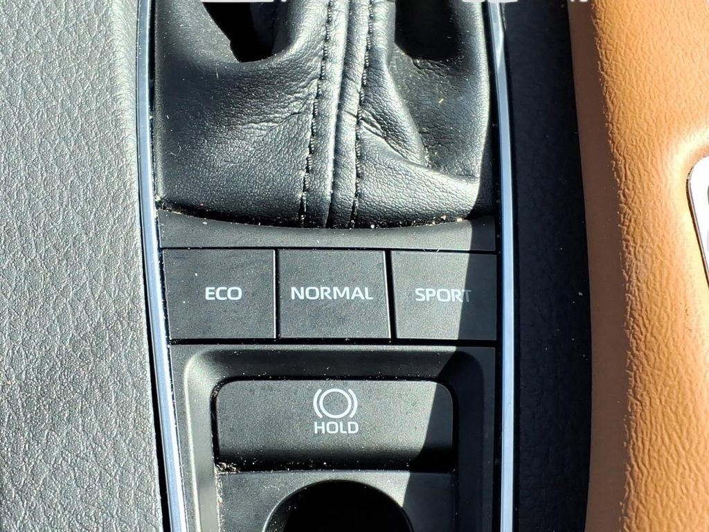 Used 2019 Toyota Avalon Limited w/ Advanced Safety Package image 23