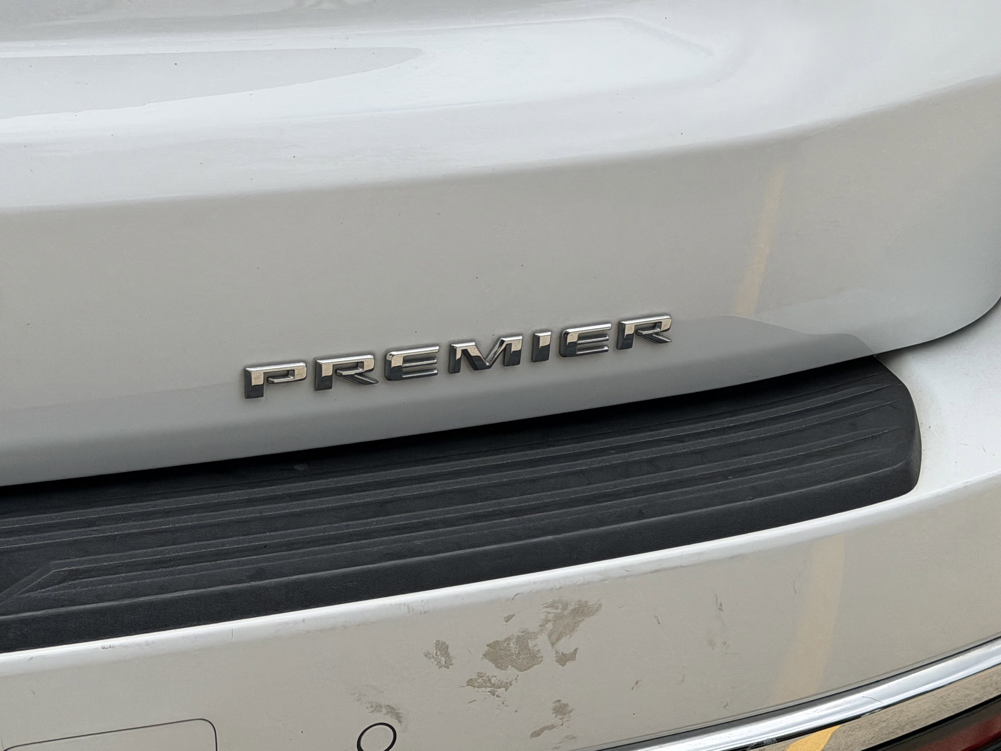 Used 2023 Chevrolet Suburban Premier RWD image 8