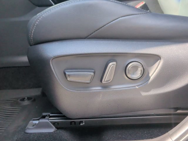 Used 2023 Toyota Venza XLE AWD/4WD image 11